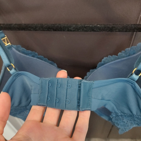 Victoria Secret Bra - Picture 3 of 5